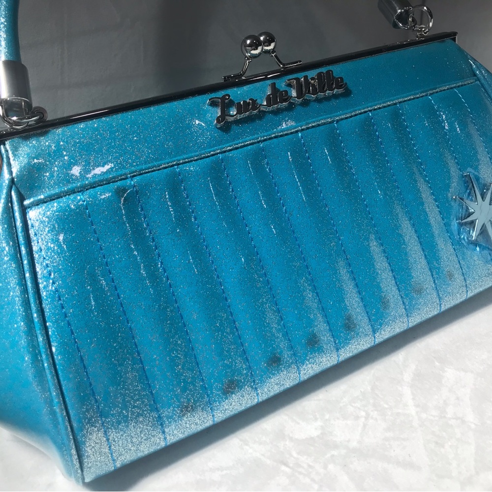 Lux de Ville Blue sparkle starburst kiss lock💙🦋